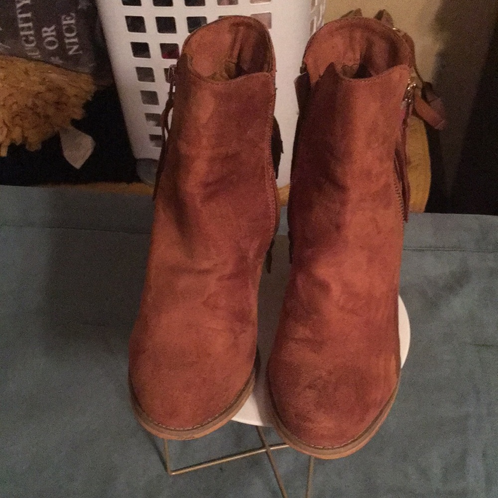 Size 10 camel colored ankle boots